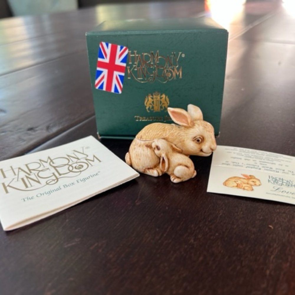 Harmony Kingdom Treasure Jests LOVE Bunny Trinket Box Made in England